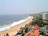Rumbo a las escolleras en Ixtapa
