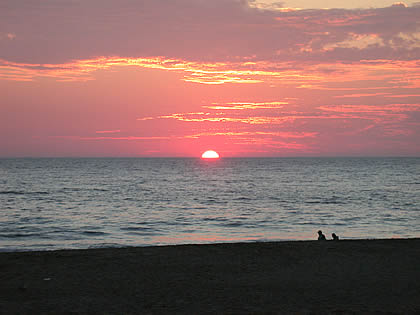 Atardecer en playa larga