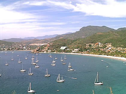 Vista de playa la ropa desde la carretera a playa