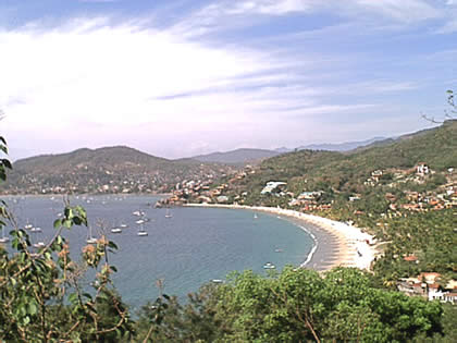 Vista de playa la ropa desde la carretera a playa