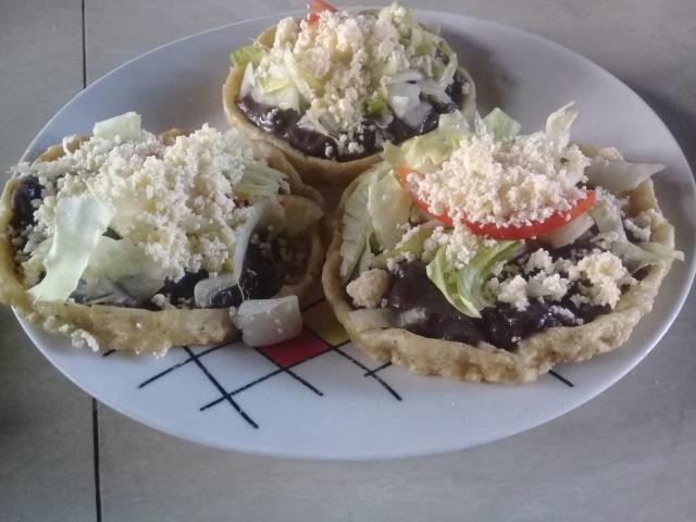 Picaditas con frijoles