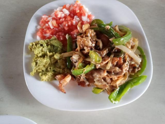 Alambre de Pescado con Guacamole