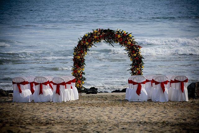 Arco de flores tropicales