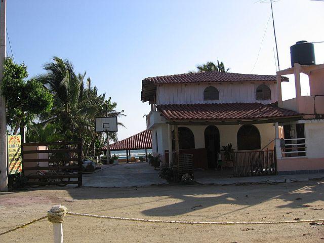 Vista de los bungalows desde la cabaña