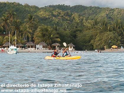 Prctica del Kayac en Playa la Ropa